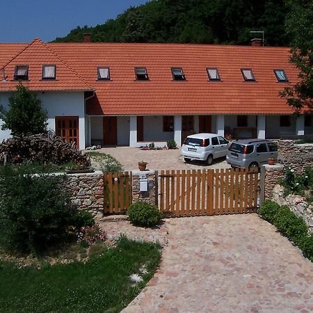 Bakonyi Apartmanhaz Epleny Bagian luar foto