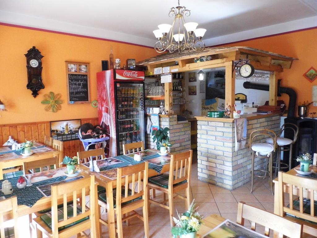Bakonyi Apartmanhaz Epleny Bagian luar foto