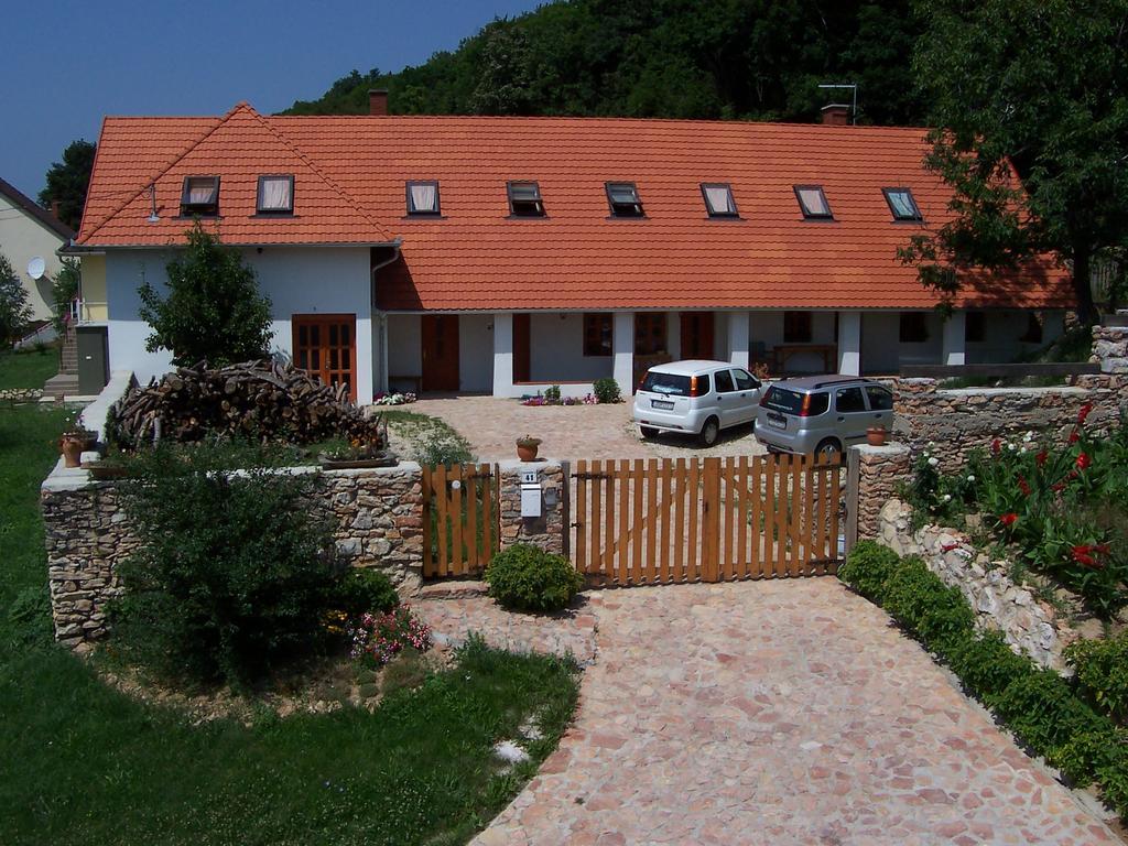 Bakonyi Apartmanhaz Epleny Bagian luar foto